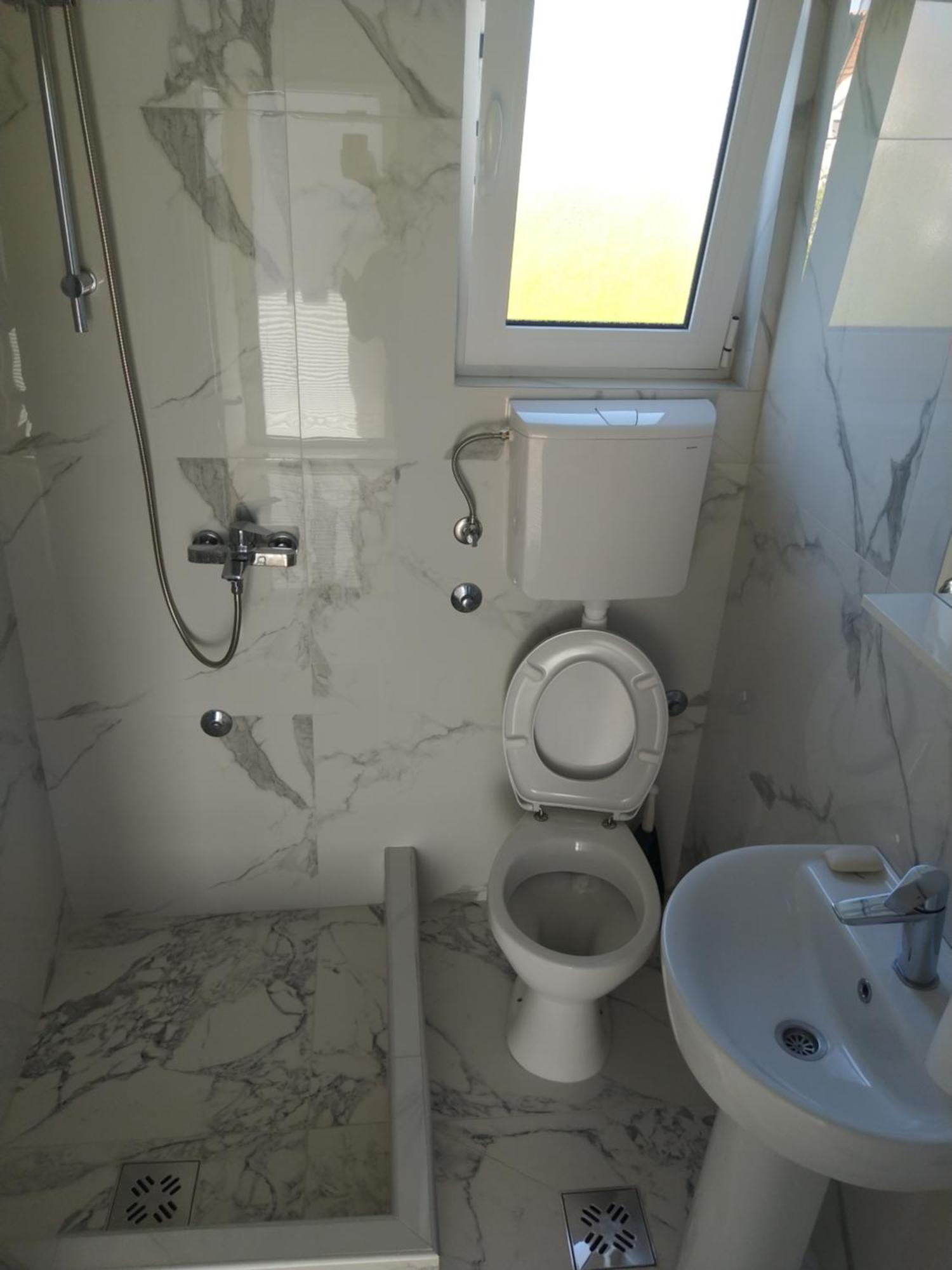 Hostel Vera - Airport Podgorica Mitrovici  ภายนอก รูปภาพ