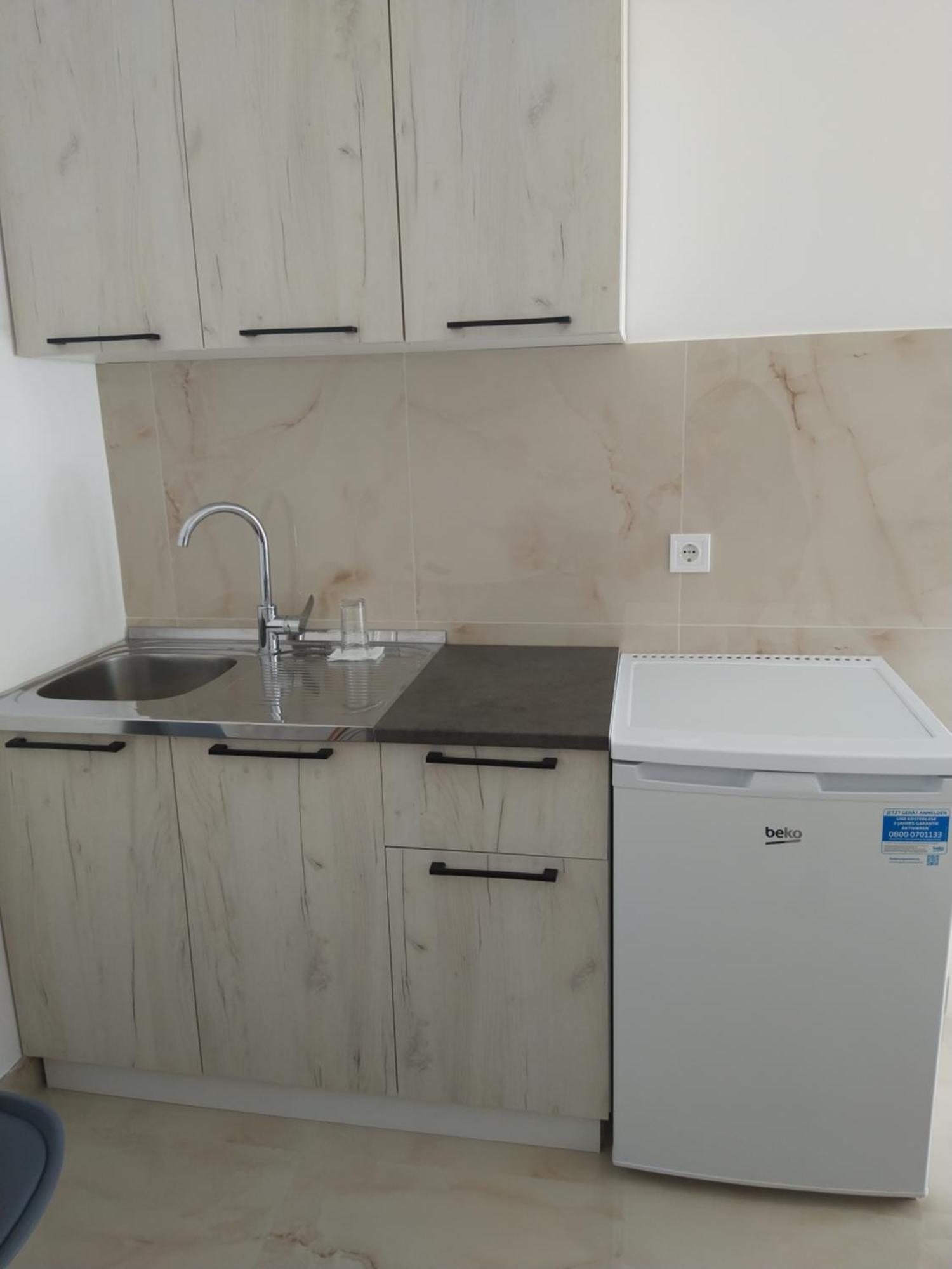 Hostel Vera - Airport Podgorica Mitrovici  ภายนอก รูปภาพ