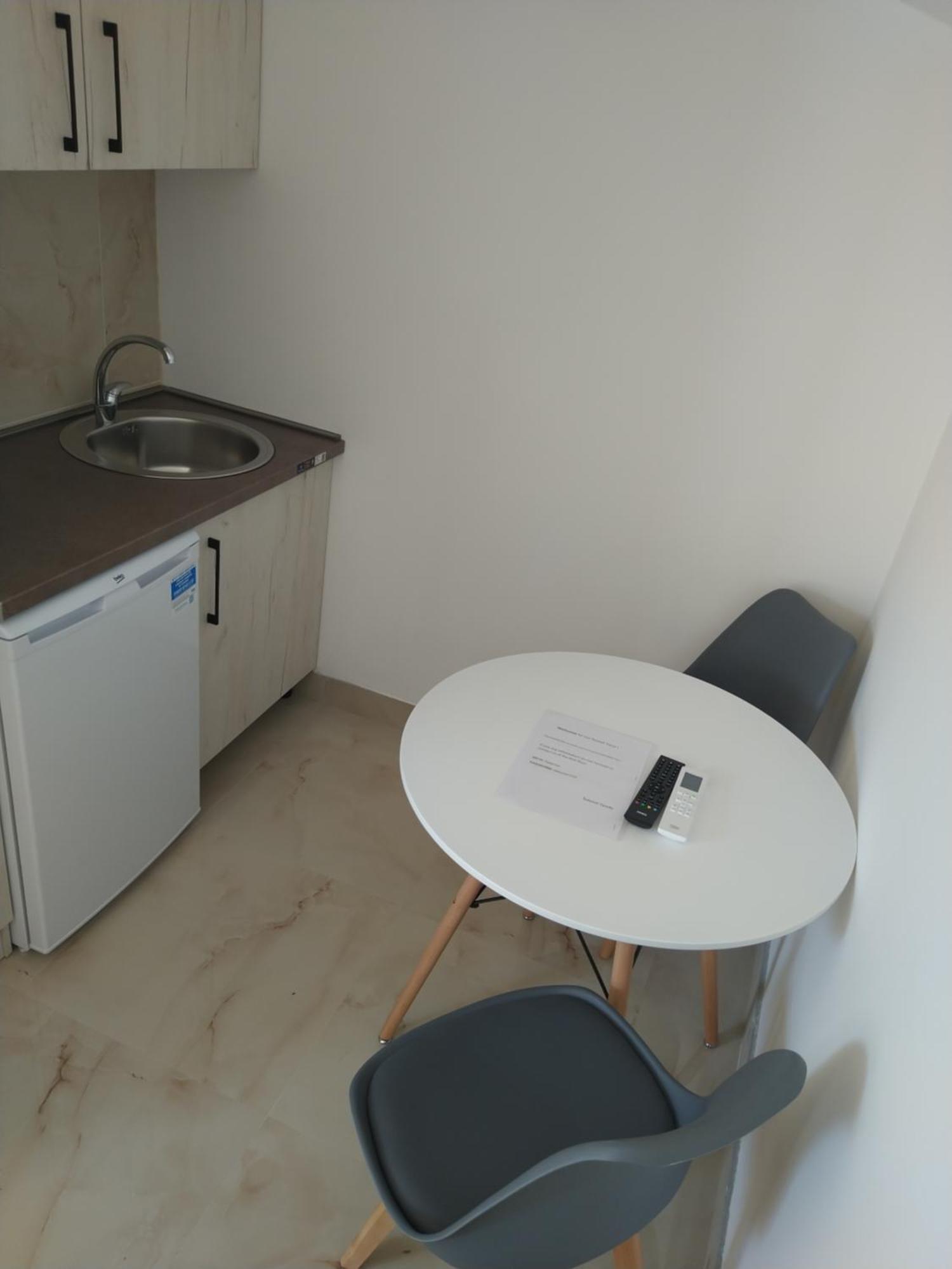 Hostel Vera - Airport Podgorica Mitrovici  ภายนอก รูปภาพ