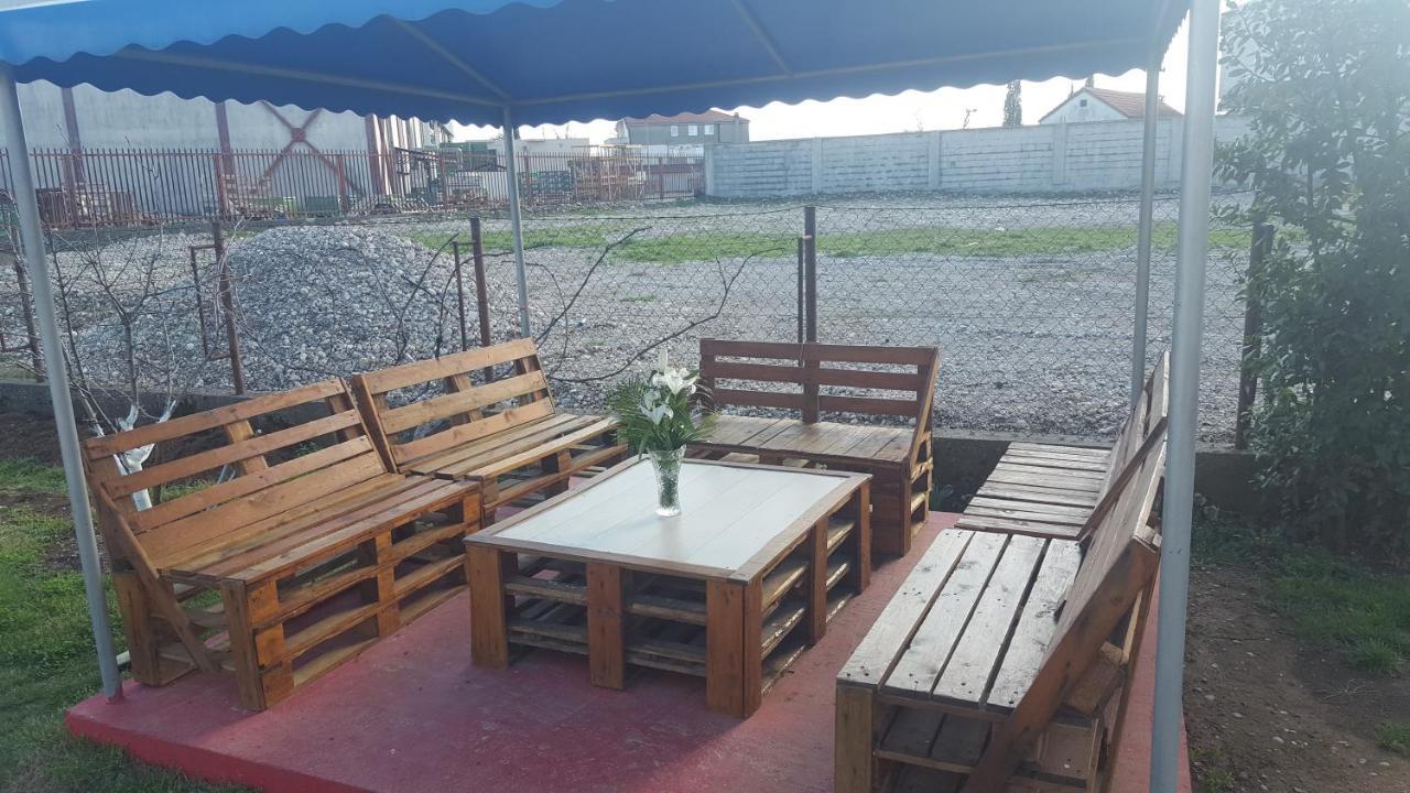 Hostel Vera - Airport Podgorica Mitrovici  ภายนอก รูปภาพ